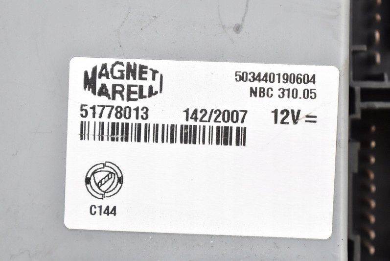 Коробка запобіжників 51778008 fiat linea 1.4 8v 77 km 06-12 Зі Шроту