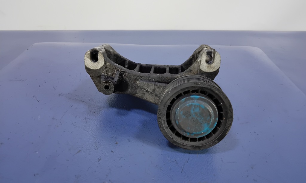 Купити A6 c6 2.7 3.0 tdi кронштейн генератора 059903143k