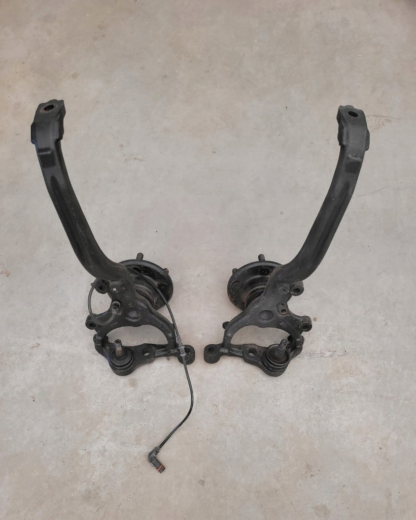 фото №1, 2009-2012 challenger поворотный кулак рычаг шаровая опора