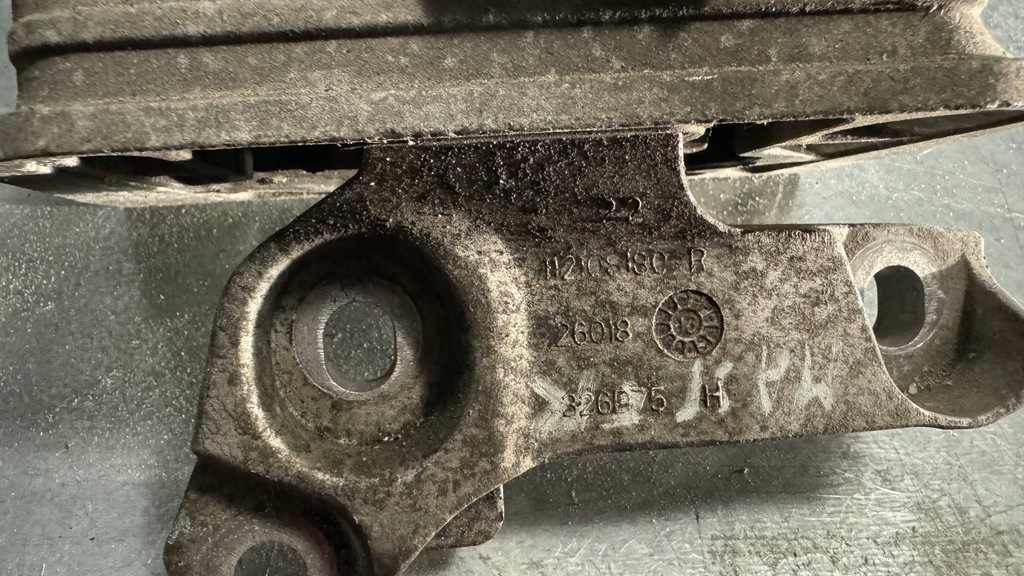 фото №8, Renault master opel movano iii 2,3dci кронштейн подушка кронштейн 112108180r