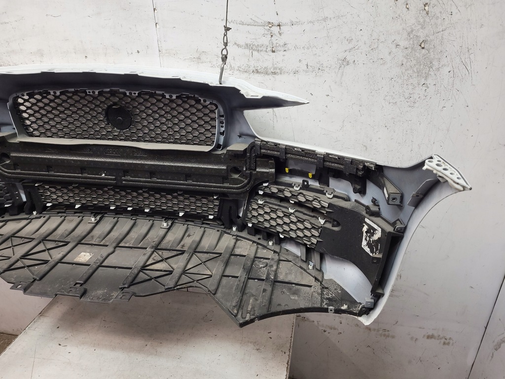 фото №6, Jaguar xe x760 gx73 бампер передній перед + решітка радіатора плита bez pdc