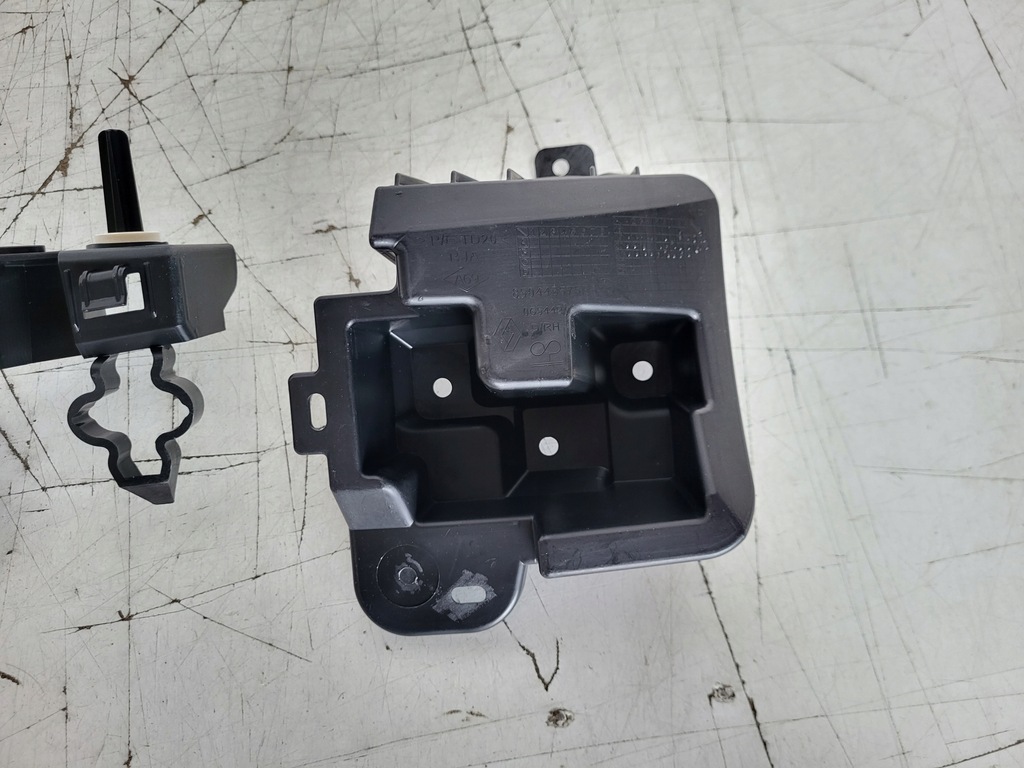 фото №3, Напрямна кронштейн бампера задня renault clio v 19- абсорбер