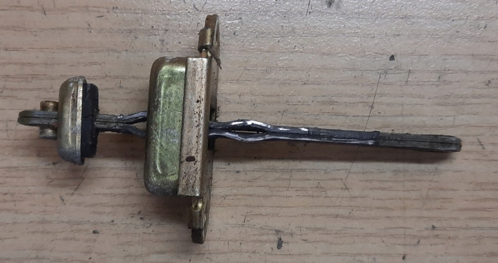 фото №1, Ограничитель дверь перед передний nissan micra k11 lift 3d