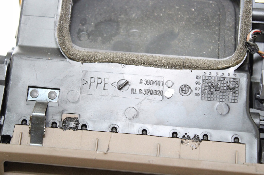 фото №7, Bmw e38 решётка обдув средняя бежевая pod климатроник