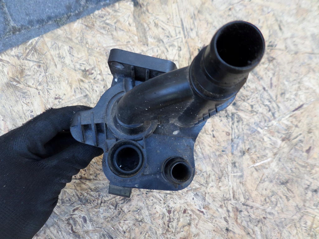 фото №5, Корпус термостата ford fiesta mk6 1.4 tdci f6jb