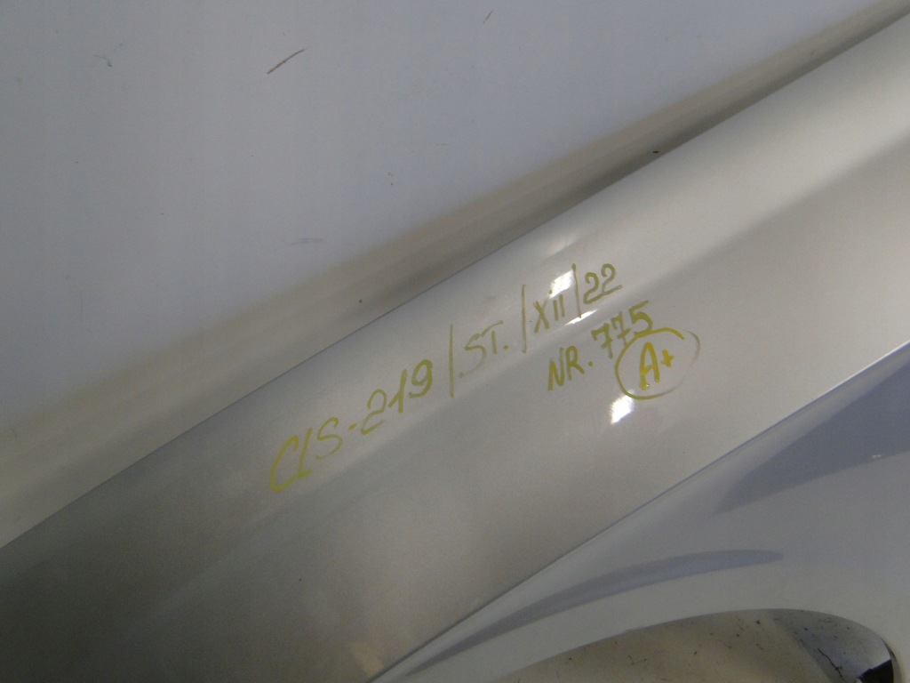 Купити Mercedes cls 219 w219 крило ліве 775 ідеальний стан