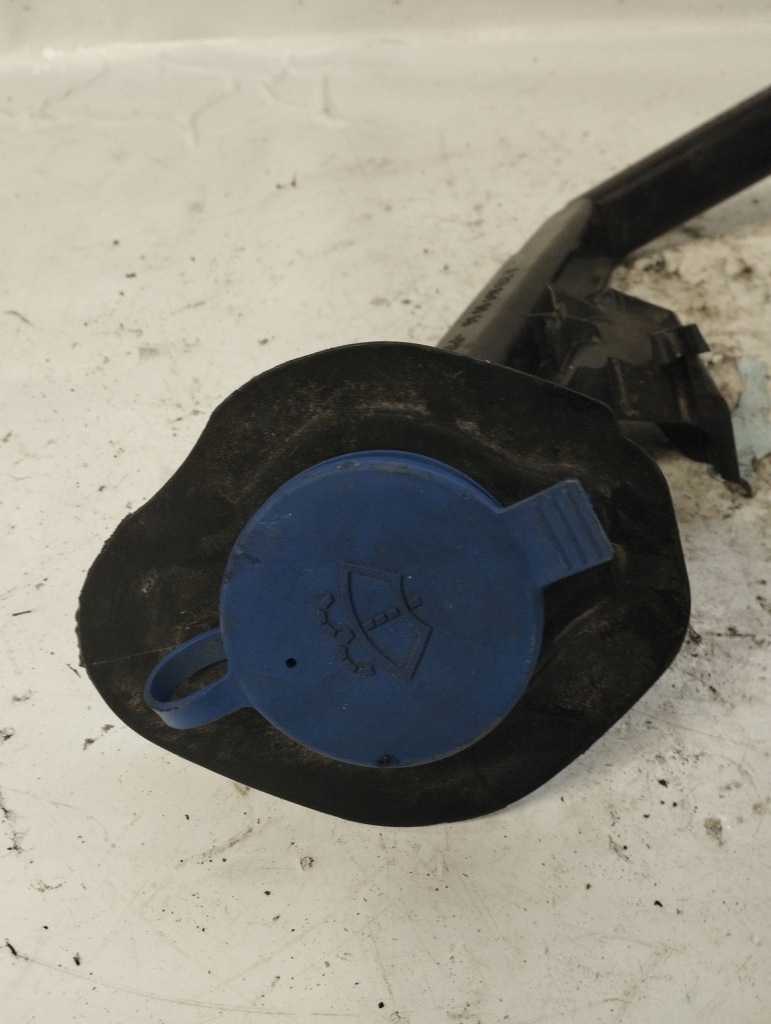 Mercedes w213 заливная горловина бака омывателя трубка заливной a2138690066 с Разборки