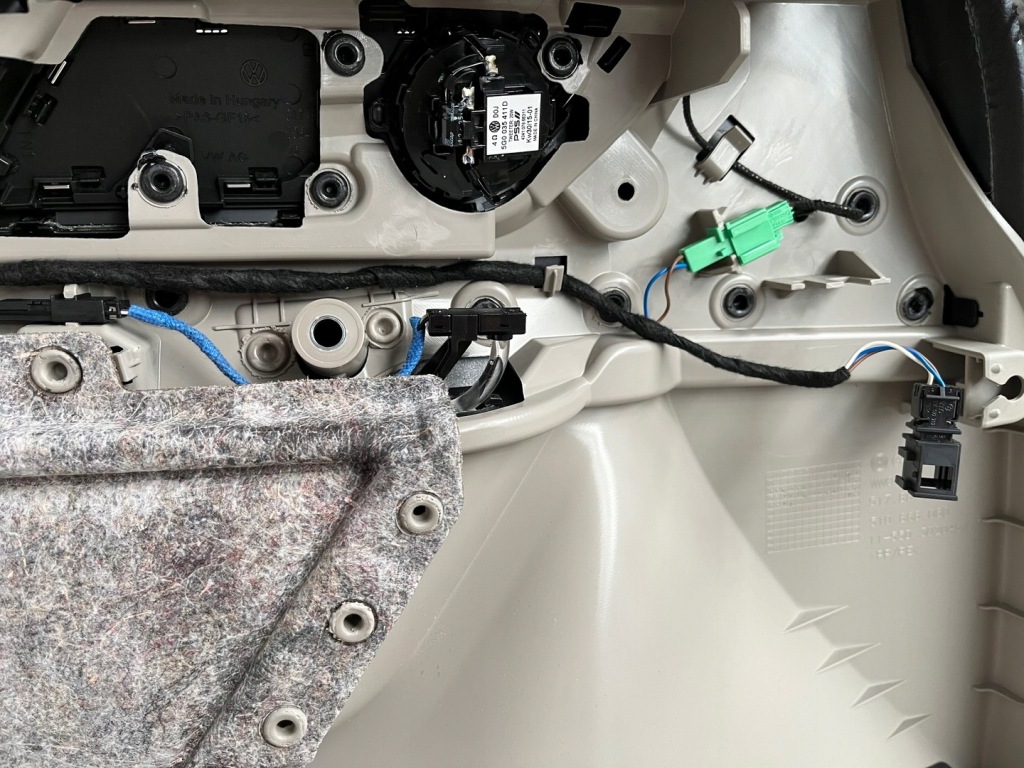 фото №6, Vw golf sportsvan обшивка обивка правый перед 517867012m dgy 517867012mdgy