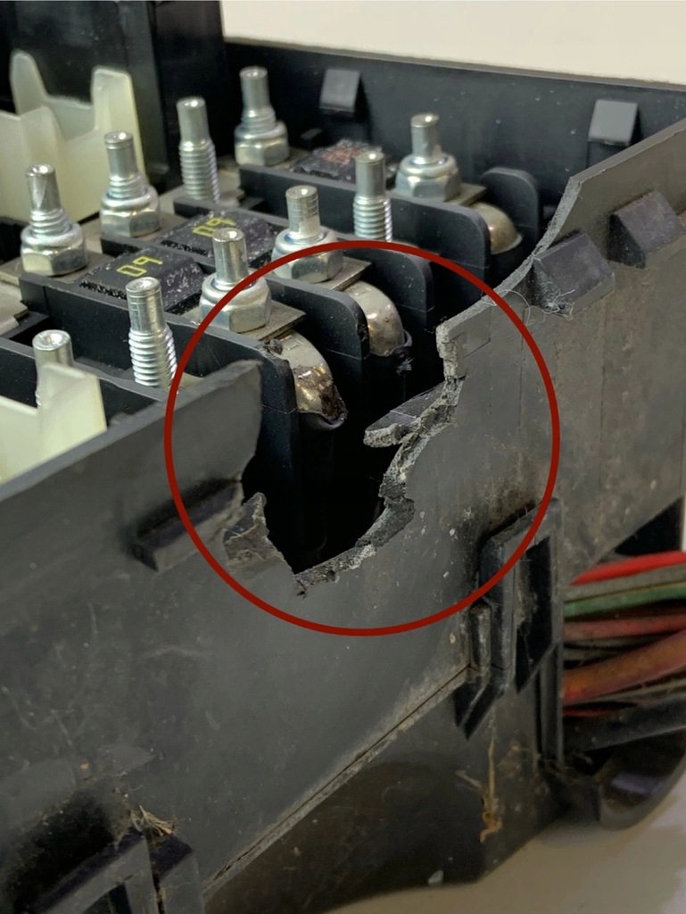 фото №7, Коробка запобіжників volvo v40 v50