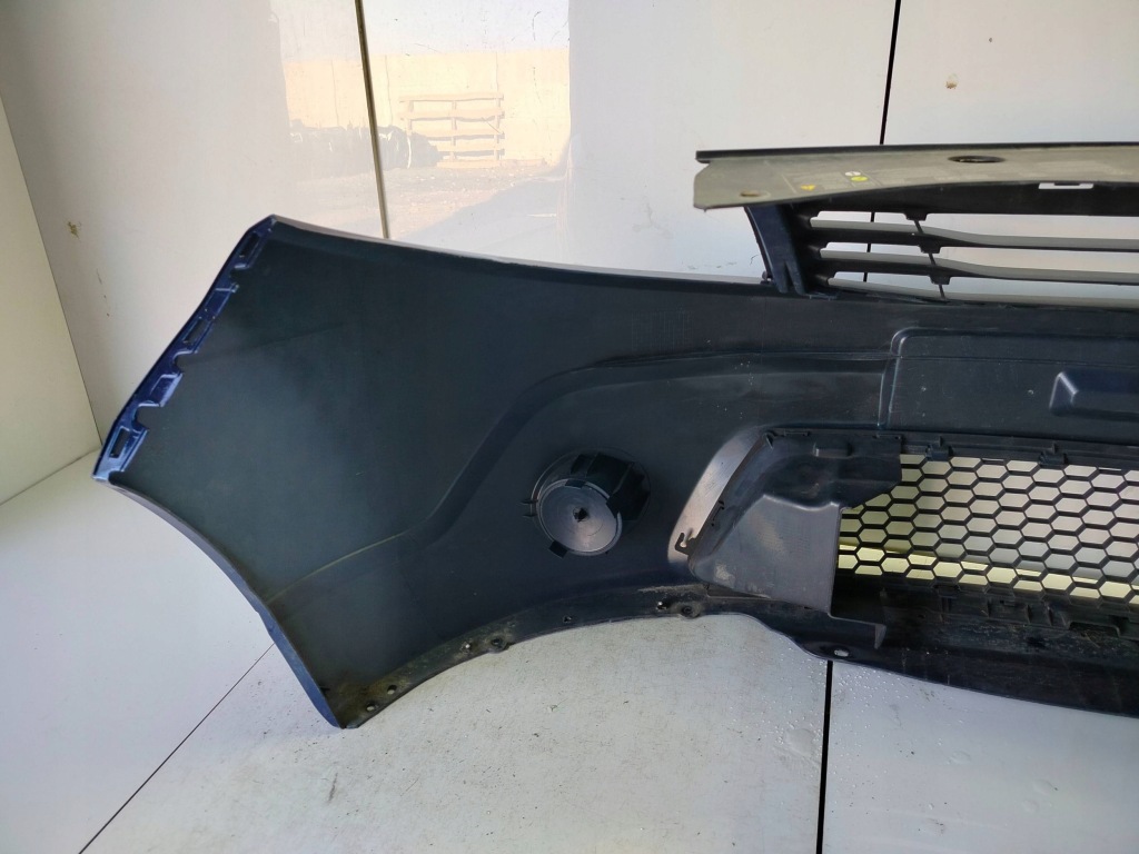 Dacia sandero 1 2008- бампер перед передній 8200526596 в Україні