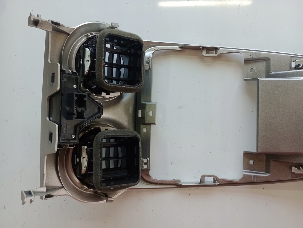 фото №8, Opel corsa d 06-11 средняя рамка часов решётки обдув средний 13204955