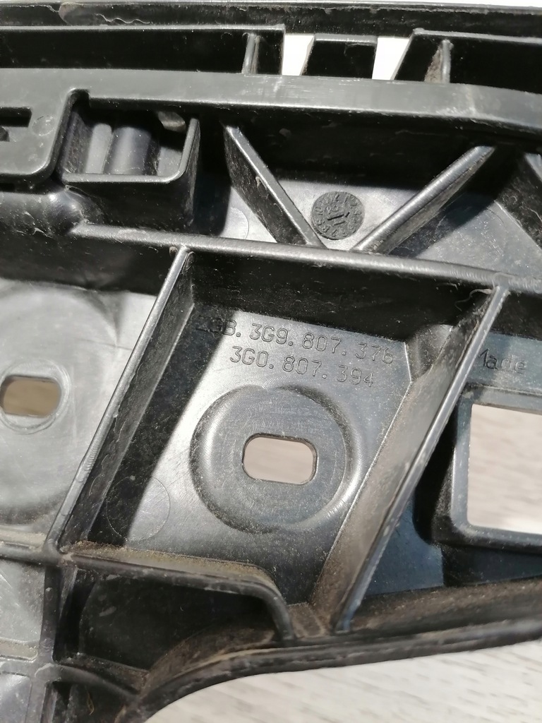 фото №9, Passat b8 напрямна бампер правий задня 3g9807356a