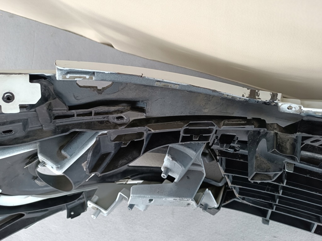 Renault megane 3 рестайлинг  2013-2015 бампер перед передний омыватель в Украине