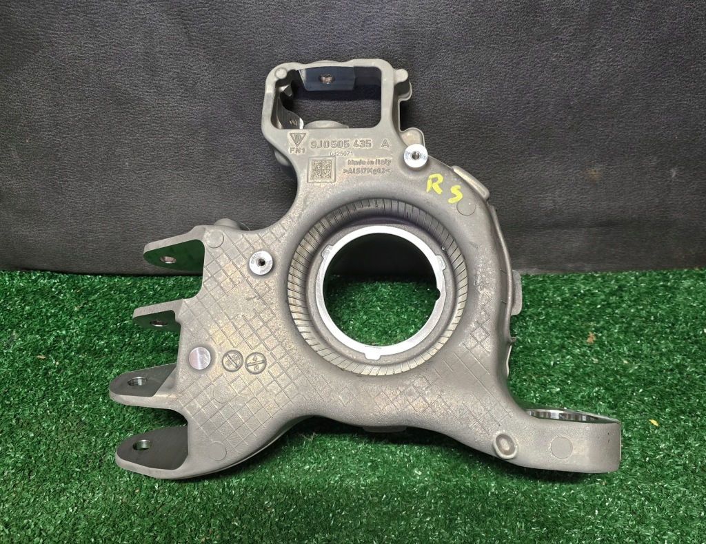 фото №1, Поворотный кулак левая задняя porsche taycan 9j0