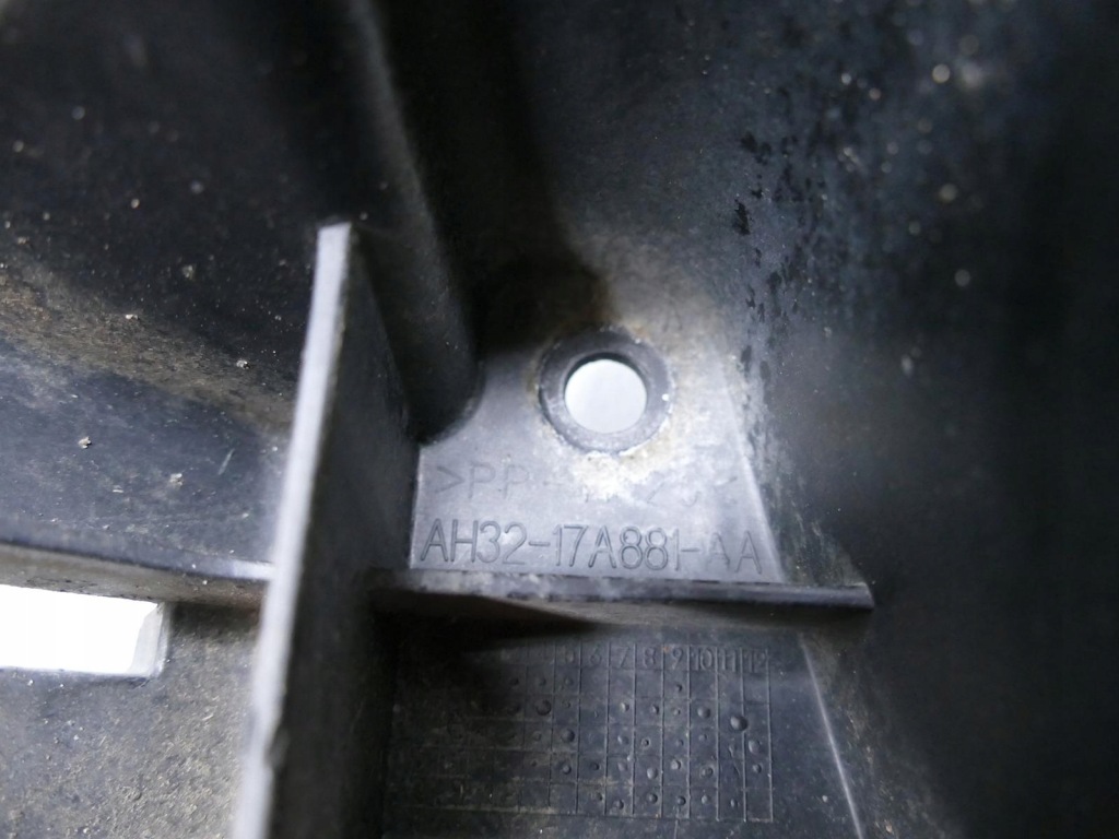 фото №4, Land rover оригінальний номер ah32-17a881-aa кронштейн бампера заднього p