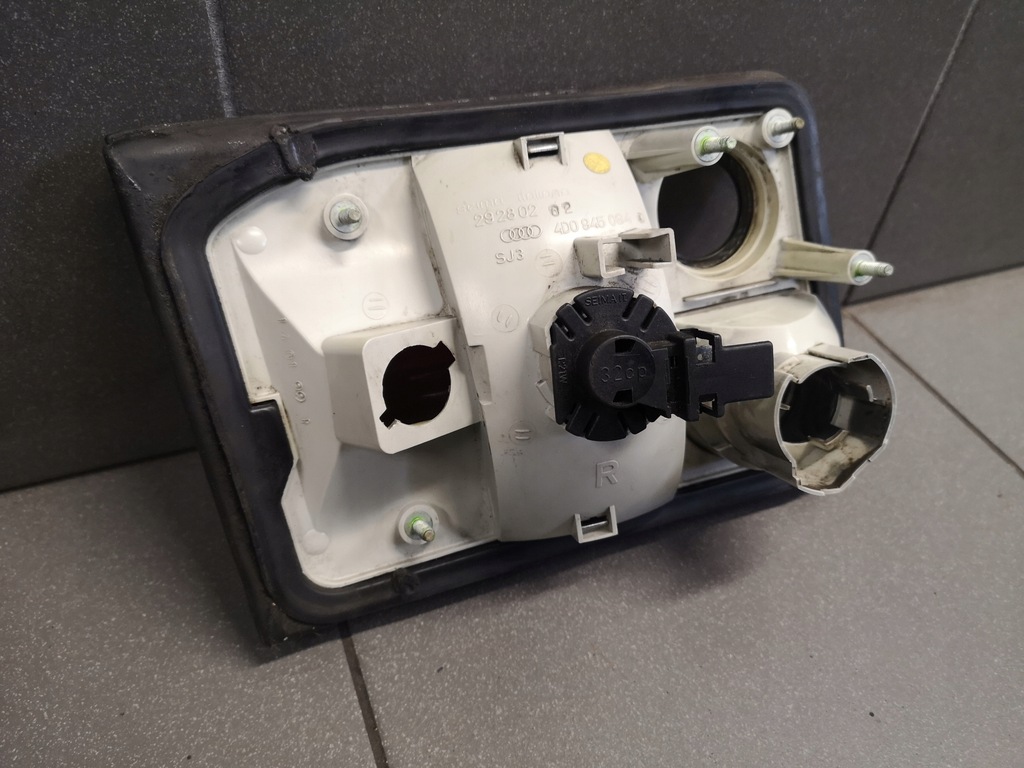 фото №9, Лампа w крышка правый задняя audi a8 d2 4d0945094