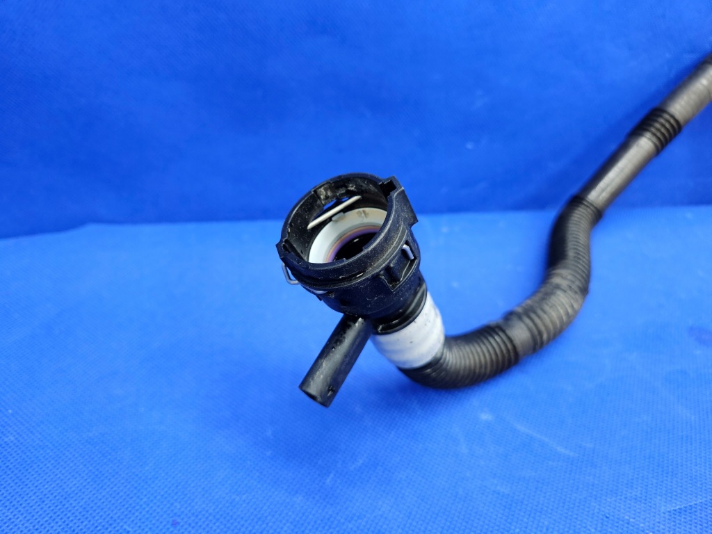 Tesla model y 3 рестайлінг  шланг патрубок радіатора трубка води 1504721-00-b оригінал в Україні