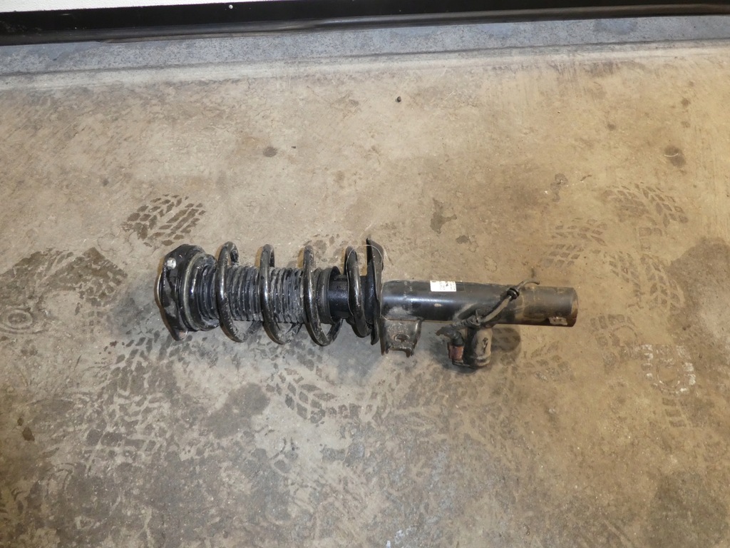 фото №1, Амортизатор правый перед 1t0413031hc vw scirocco