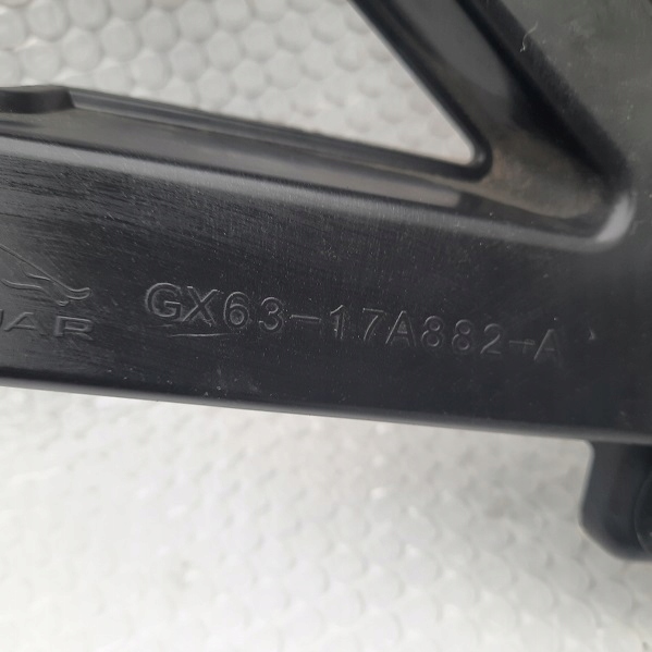 фото №6, Jaguar оригинальный номер gx63-17a882-a направляющая бампера заднего