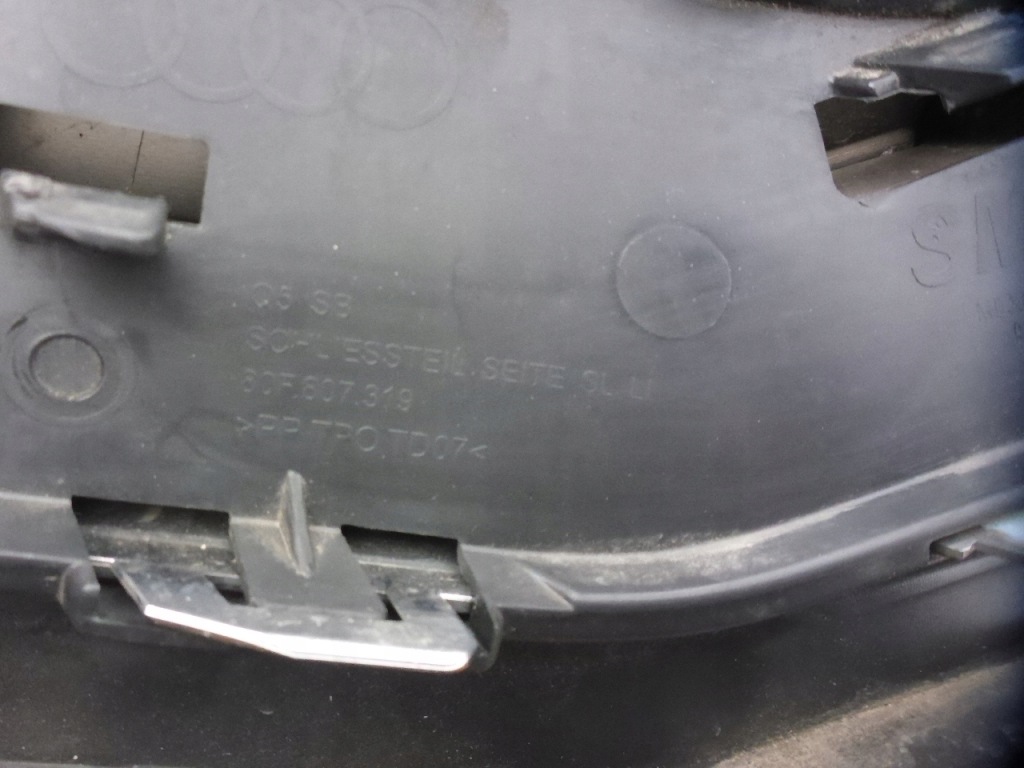 Audi q5 2 решётка заглушка хром бампера заднего левая 80f807319 оригинал в Украине