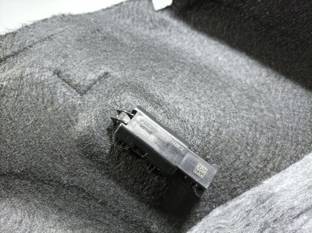 фото №5, Volvo xc40 i lift оббивка обшивка багажника лівий 31440891