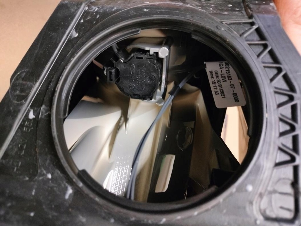 Ford focus mk4 фара ліва звичайна з led європа  оригінальний номер ідеальний стан Зі Шроту