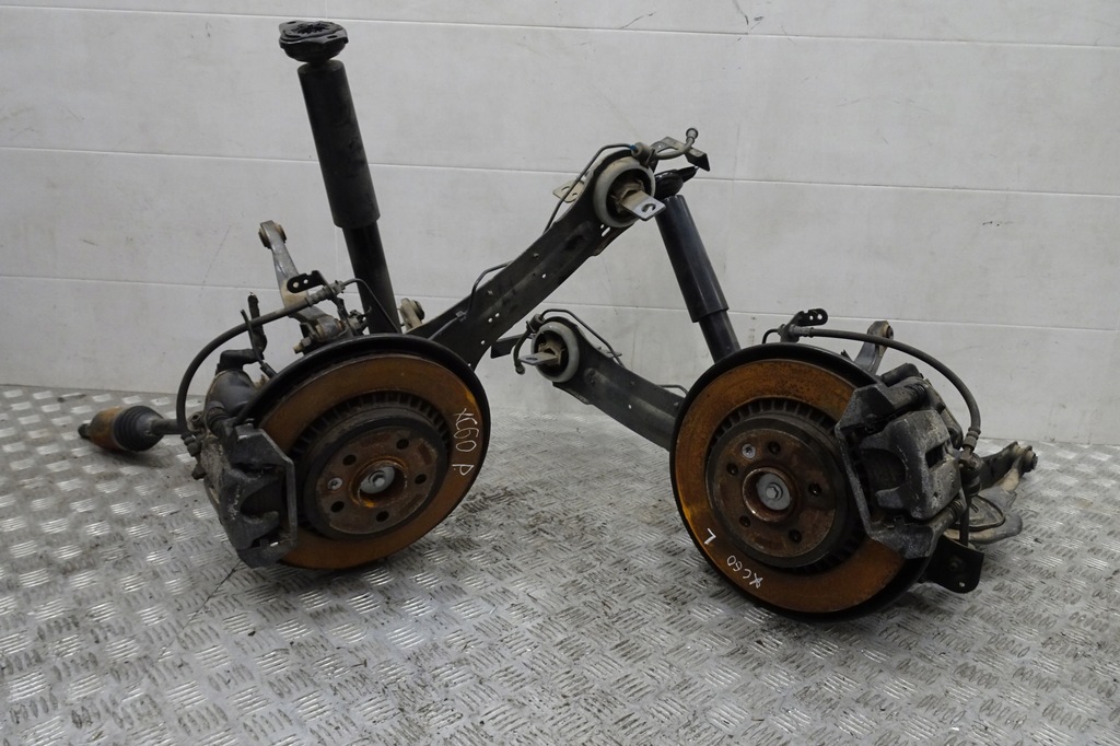 фото №1, Volvo xc60 поворотный кулак рычаг приводной вал амортизатор задняя задняя правая 2.4 d