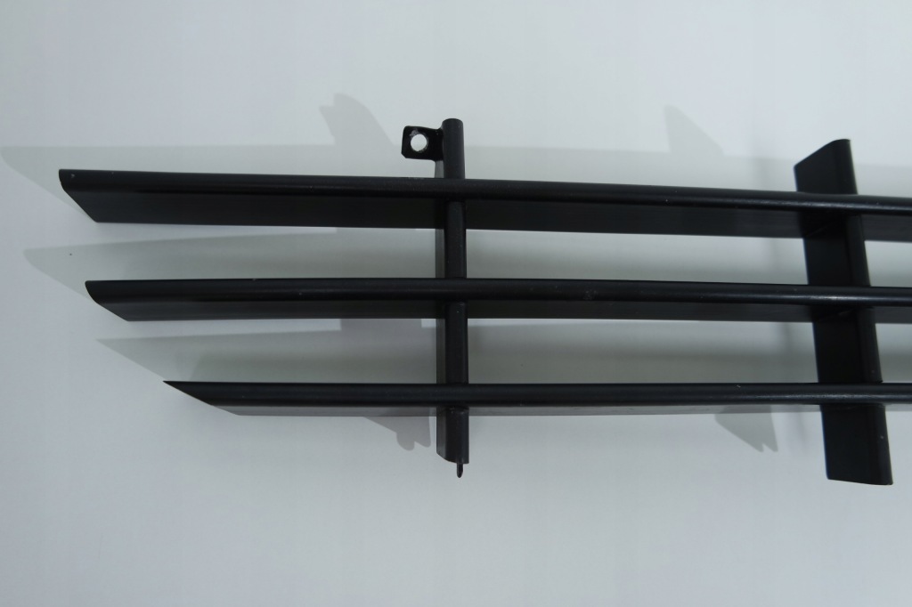 64122200 решётка радиатора решётка радиатора бампера ferrari 355 Недорого