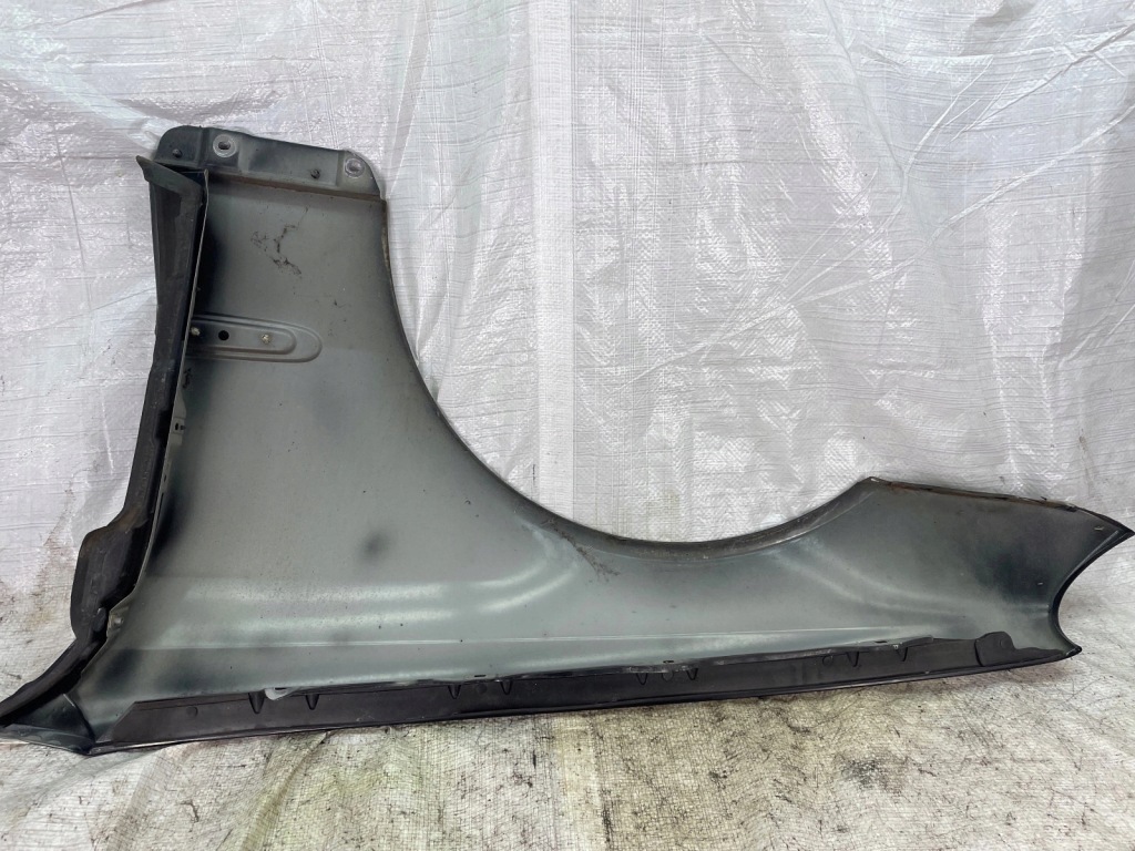 Mercedes clk w209 197u крыло  правый  чёрный молдинг Недорого