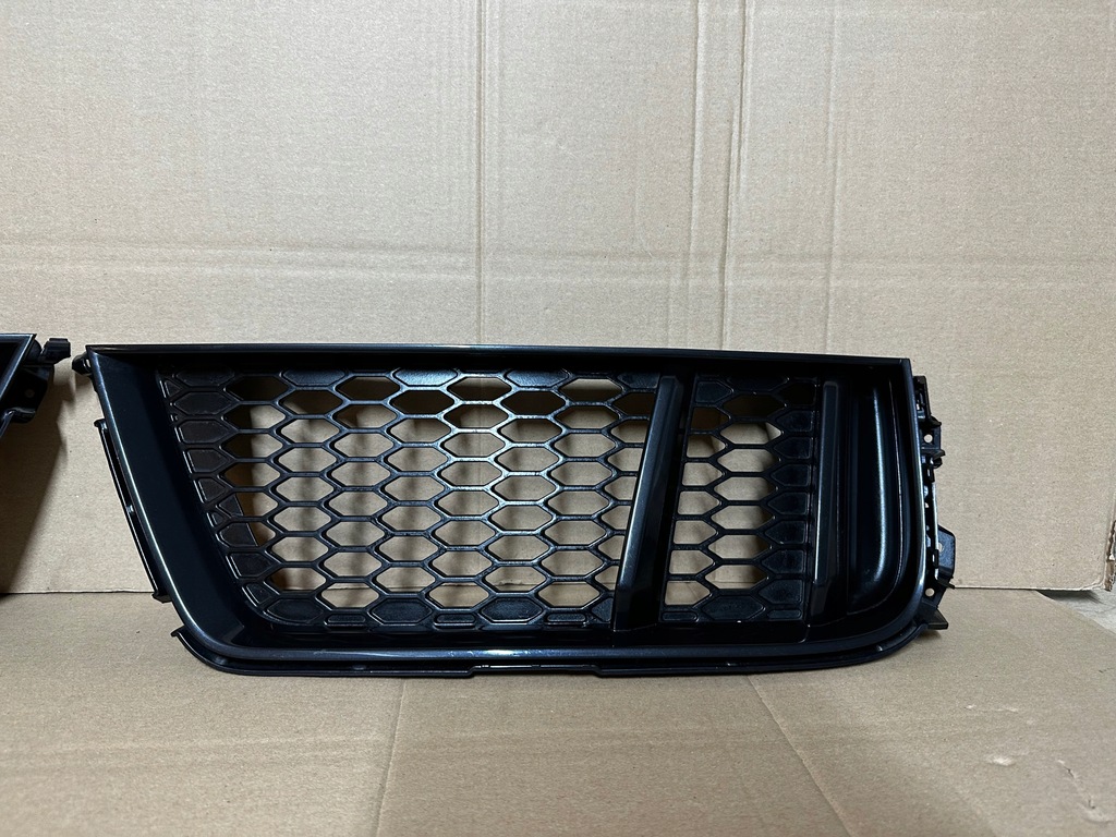 фото №1, Audi r8 4s0 14-19 задняя решётка правая оригинал