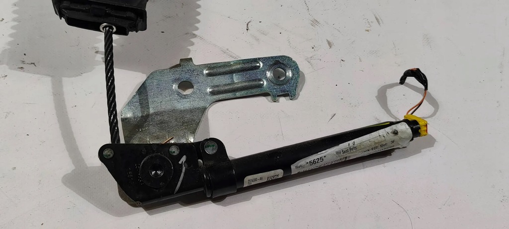 фото №8, Pas безопасности натяжитель перед правый пассажира ford f250 f350 2017-