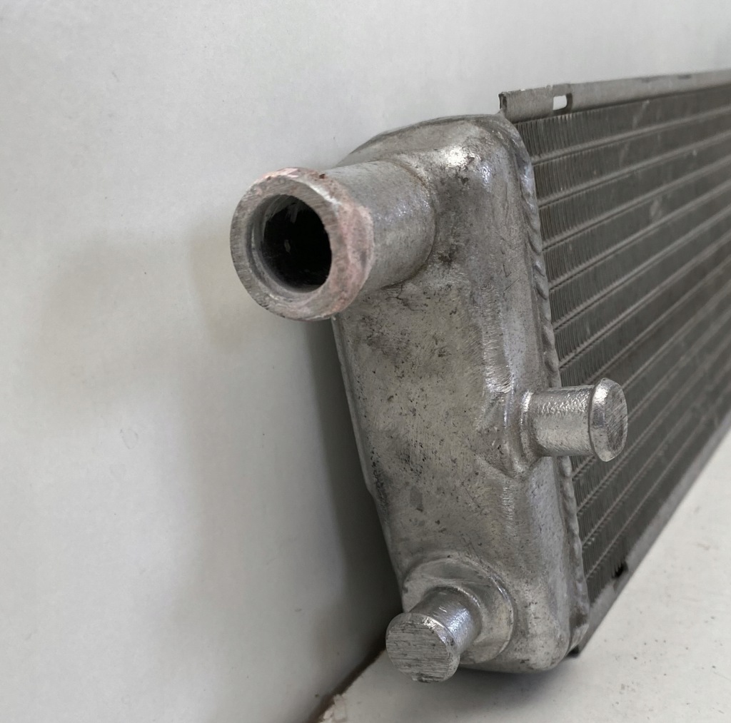 Audi rsq8 4m8 додаткова радіатор води 4m8121002 Недорого