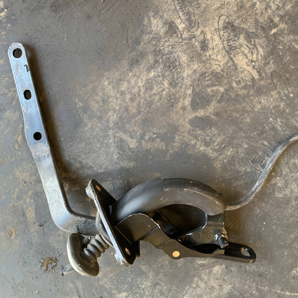 Купити Петля задній кришки багажника 8643158 volvo v70