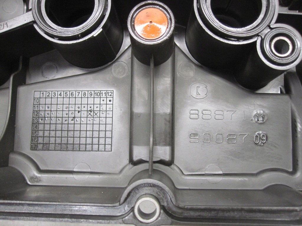 Peugeot 208 13r 1.2 vti hmz 82 km 109 tys km крышка клапанов 9806820880 с Разборки