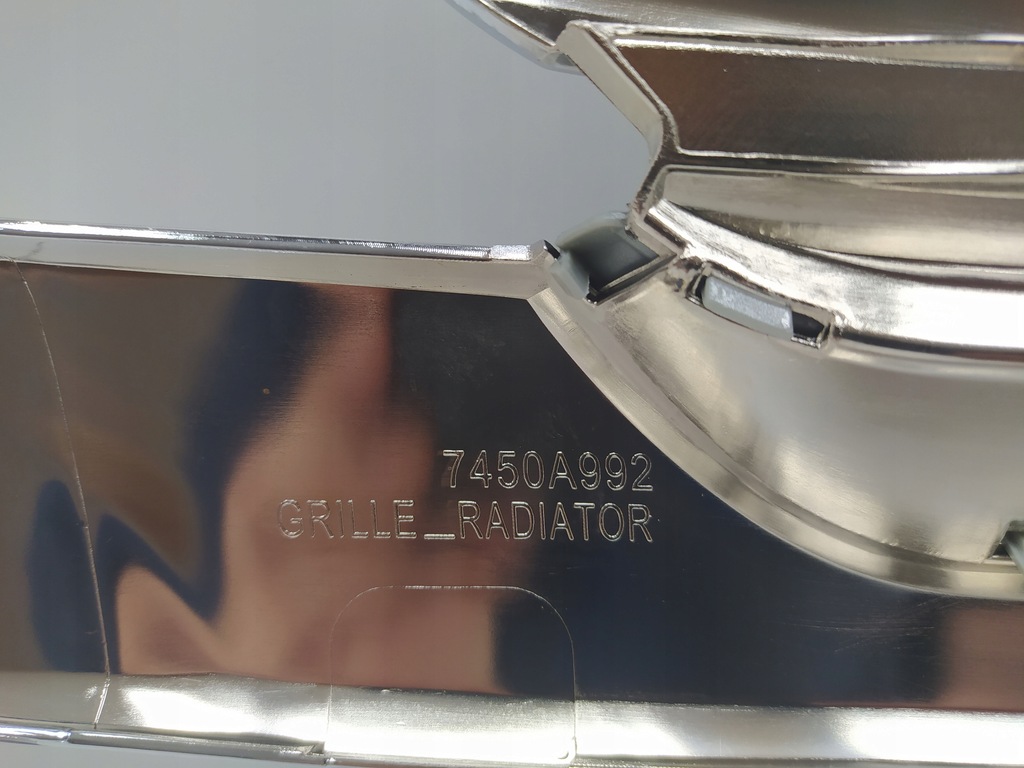 фото №4, Mitsubishi outlander 15- решітка радіатора середня решітка радіатора