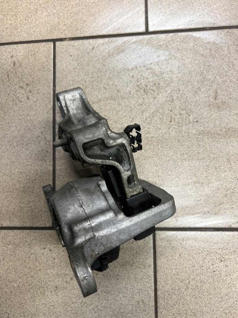 фото №4, Кронштейн подушка двигуна espace v 1,6 dci