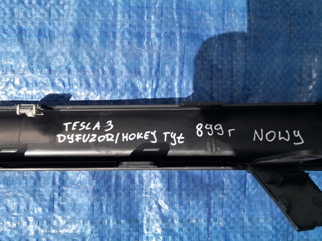 Tesla 3 накладка-спойлер диффузор бампера задняя 108398400d новый Цена