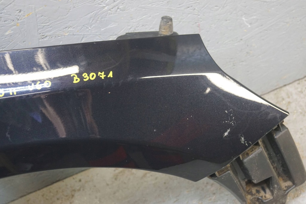 Volvo s60 2 v60 крила правий перед b3071 Недорого