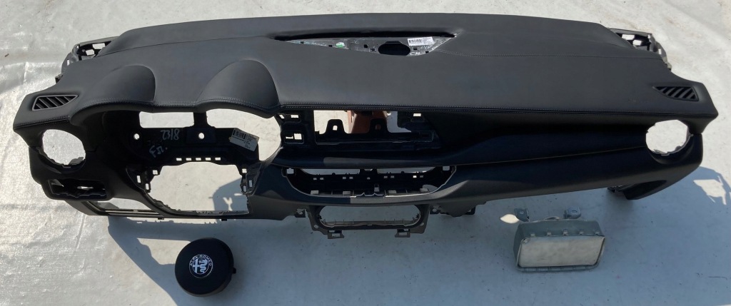 фото №3, Alfa romeo stelvio приборная панель консоль подушка безопасности подушки безопасности воздушные ремни eu !