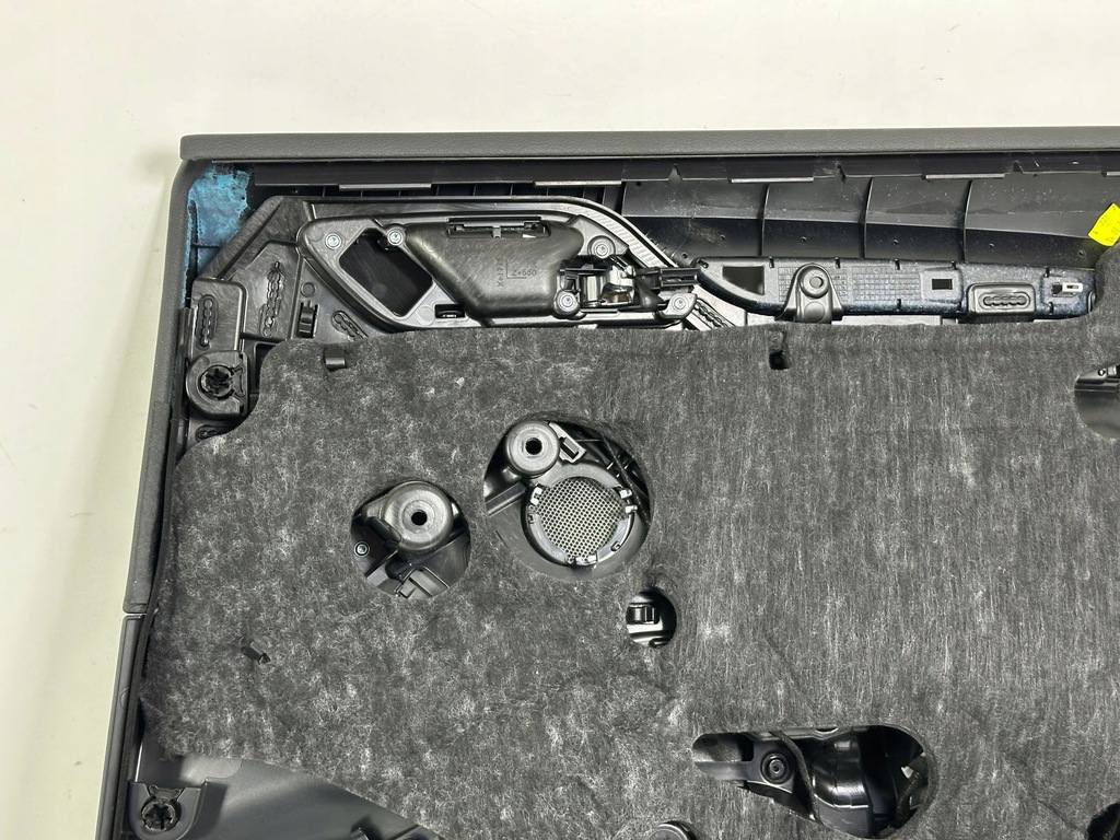 фото №8, Audi a3 s3 8v sline 2017 задняя сторона левая обшивки дверь 8v5867305