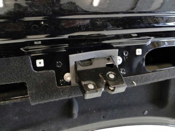 фото №1, Mercedes cls 219 w219 lift замок засувка кришки задній багажника кришка багажника задня