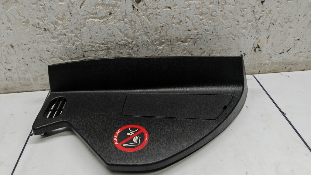 Купити Заглушка панелі приладової панелі консолі права mercedes w251 r klasa a2516800208