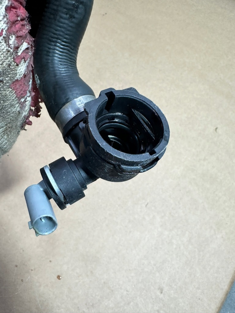 Шланг рідина охолоджуючий, трубка води mercedes eqa w243, h243 Недорого