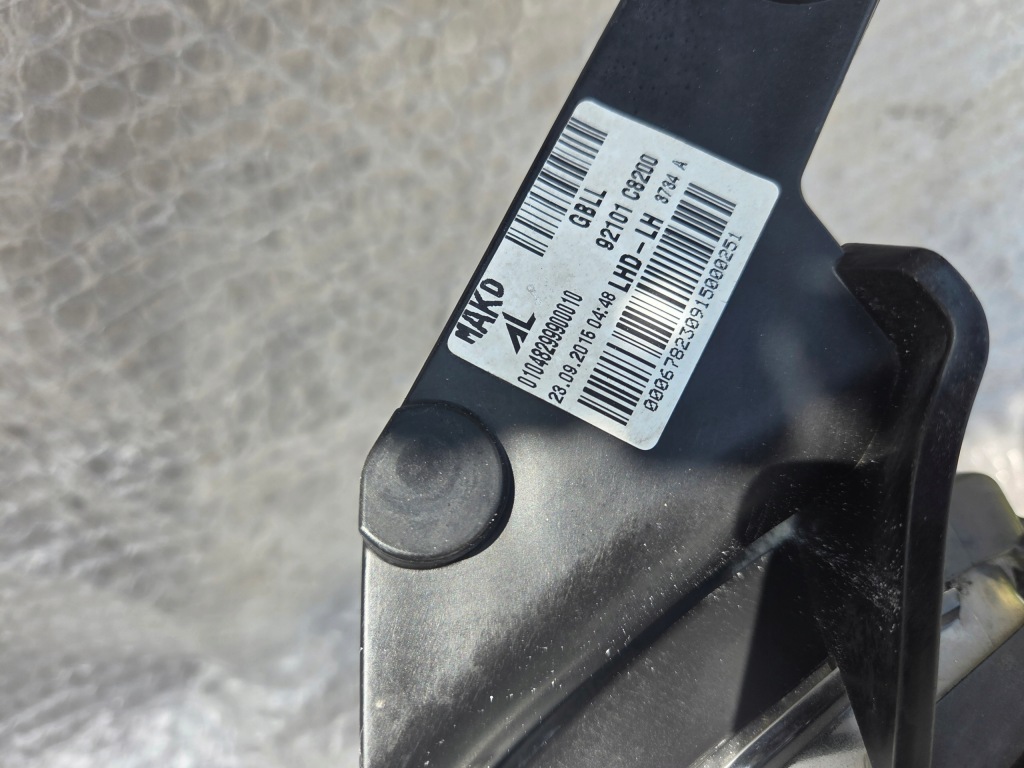 Hyundai i20 фара перед левая led 92101-c8200 bdb Недорого