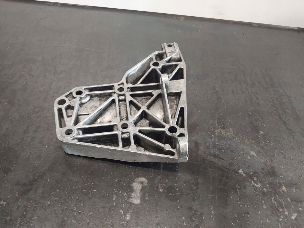 Кронштейн / кронштейн компресора кондиціонера bmw 5 e39 525tds m51d25 2246146 Київ