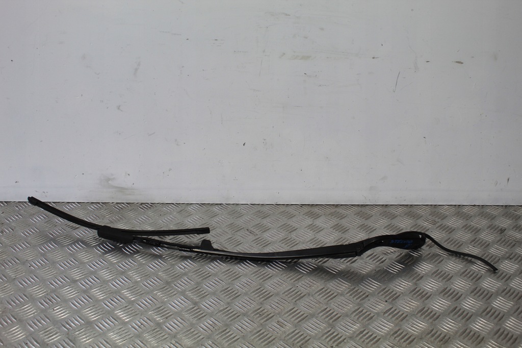 фото №1, Рычаг дворники правое stelvio