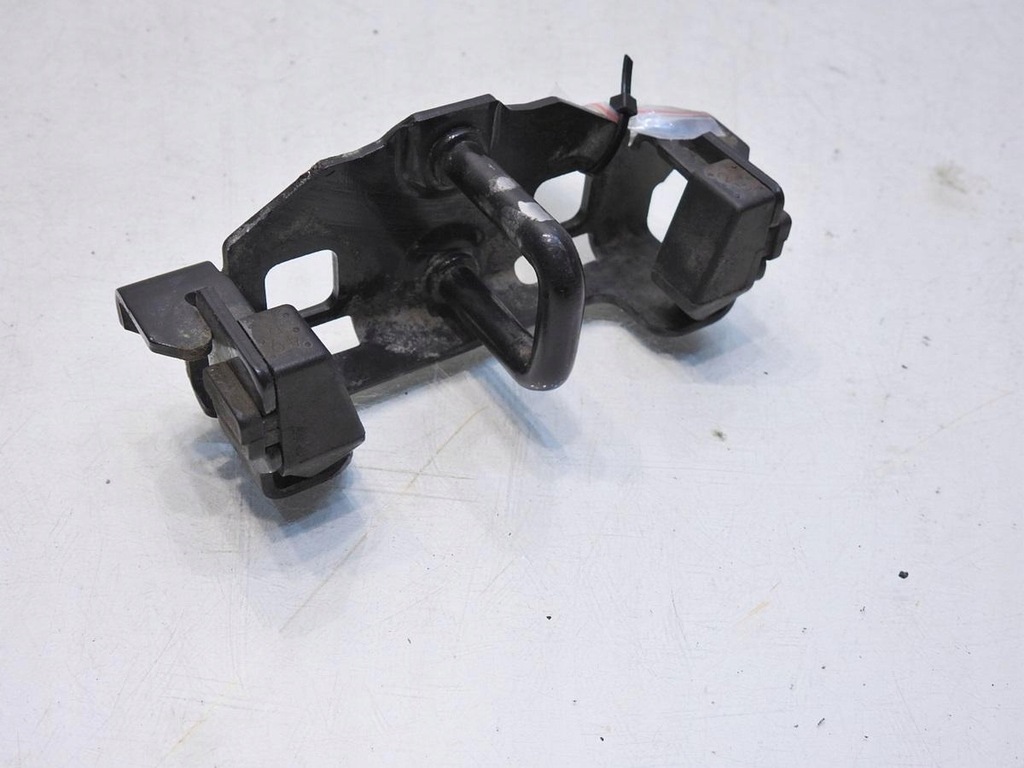 фото №5, Засувка замка кришки volvo v70 iii