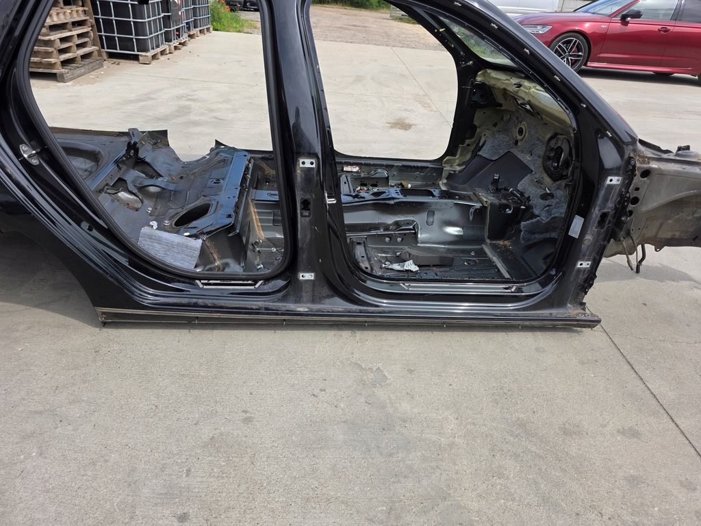 фото №1, Четверть порог audi a3 8v sportback 5-дверь правая сторона 1 оригинал !!!