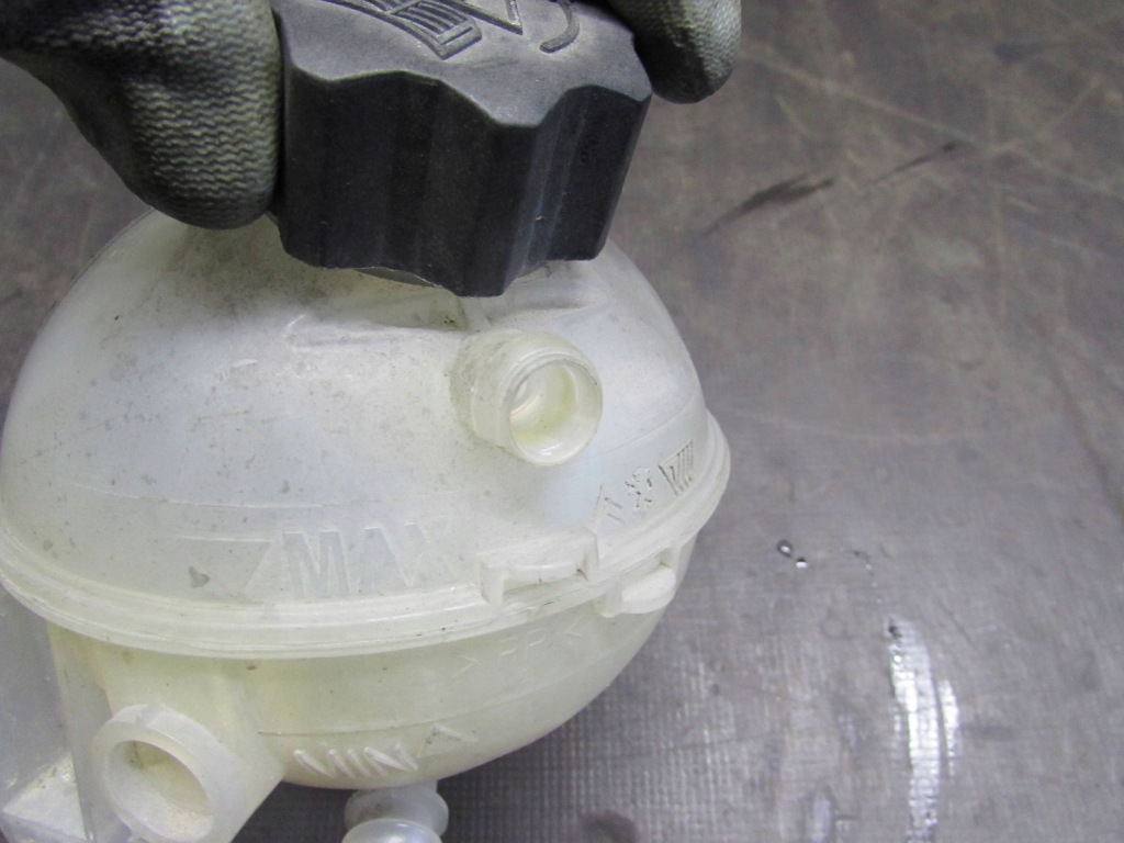 фото №6, Бак жидкость охлаждающей peugeot 3008 i 1.6 hdi 09-13r