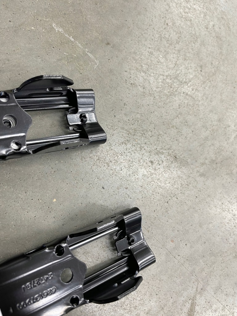 Ползунок регулировка поперечина vw audi оригинал 4m0857819a в Украине